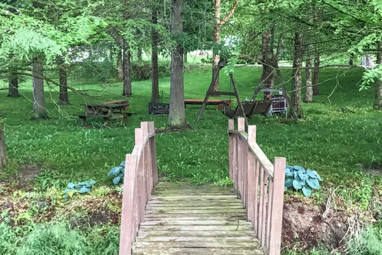 Honey House Cabin - A Quiet Countryside Retreat! Nappanee Εξωτερικό φωτογραφία
