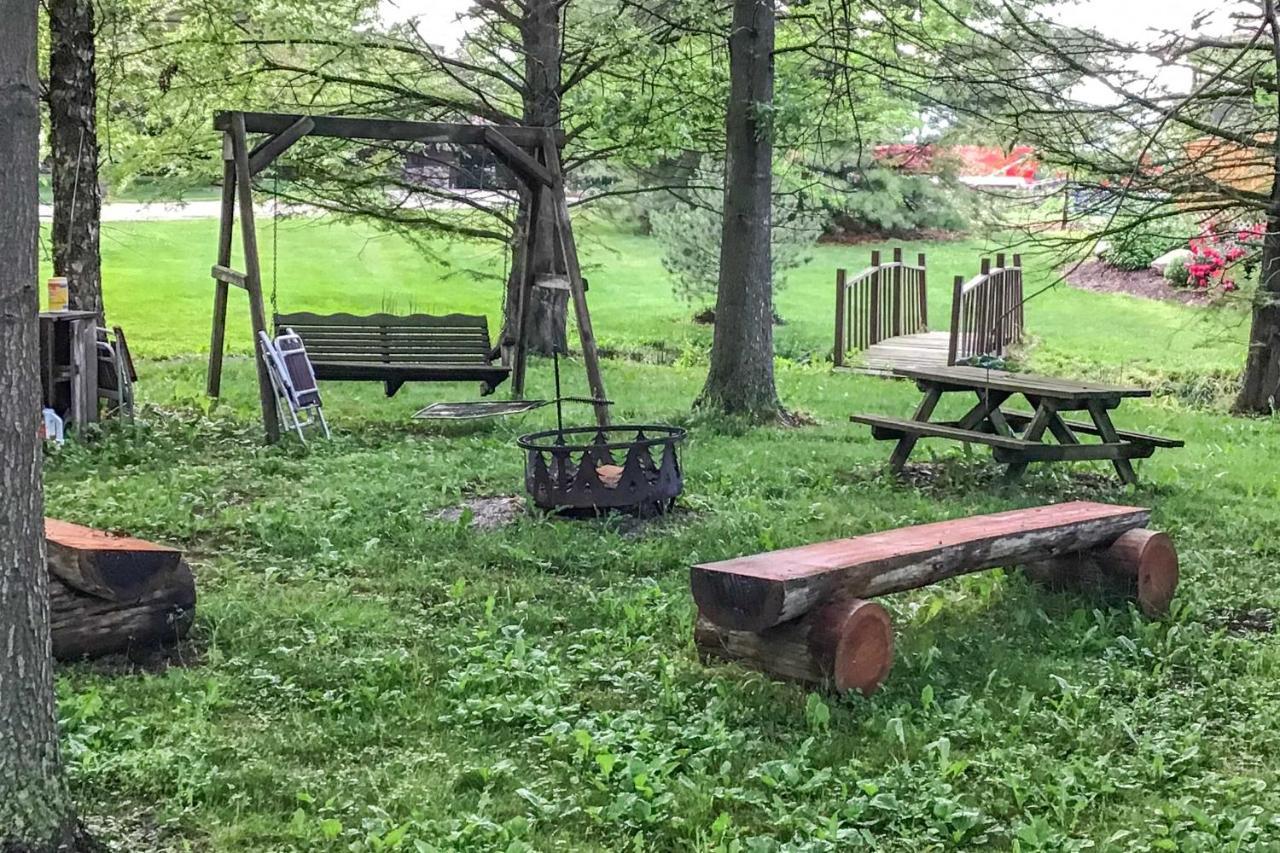 Honey House Cabin - A Quiet Countryside Retreat! Nappanee Εξωτερικό φωτογραφία