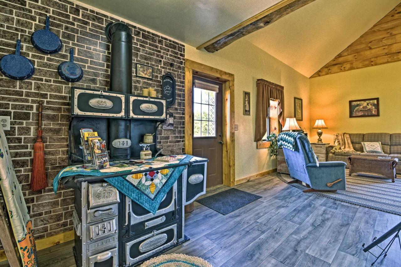 Honey House Cabin - A Quiet Countryside Retreat! Nappanee Εξωτερικό φωτογραφία