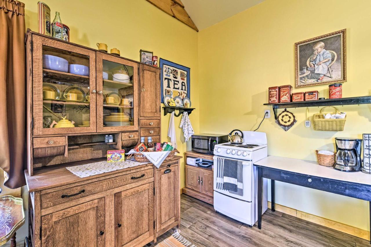 Honey House Cabin - A Quiet Countryside Retreat! Nappanee Εξωτερικό φωτογραφία
