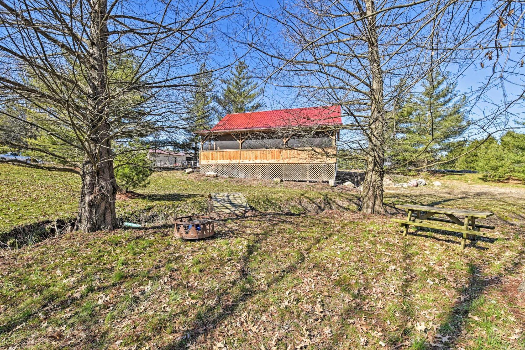 Honey House Cabin - A Quiet Countryside Retreat! Nappanee Εξωτερικό φωτογραφία