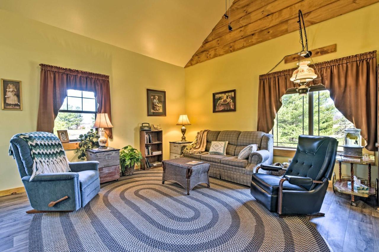 Honey House Cabin - A Quiet Countryside Retreat! Nappanee Εξωτερικό φωτογραφία