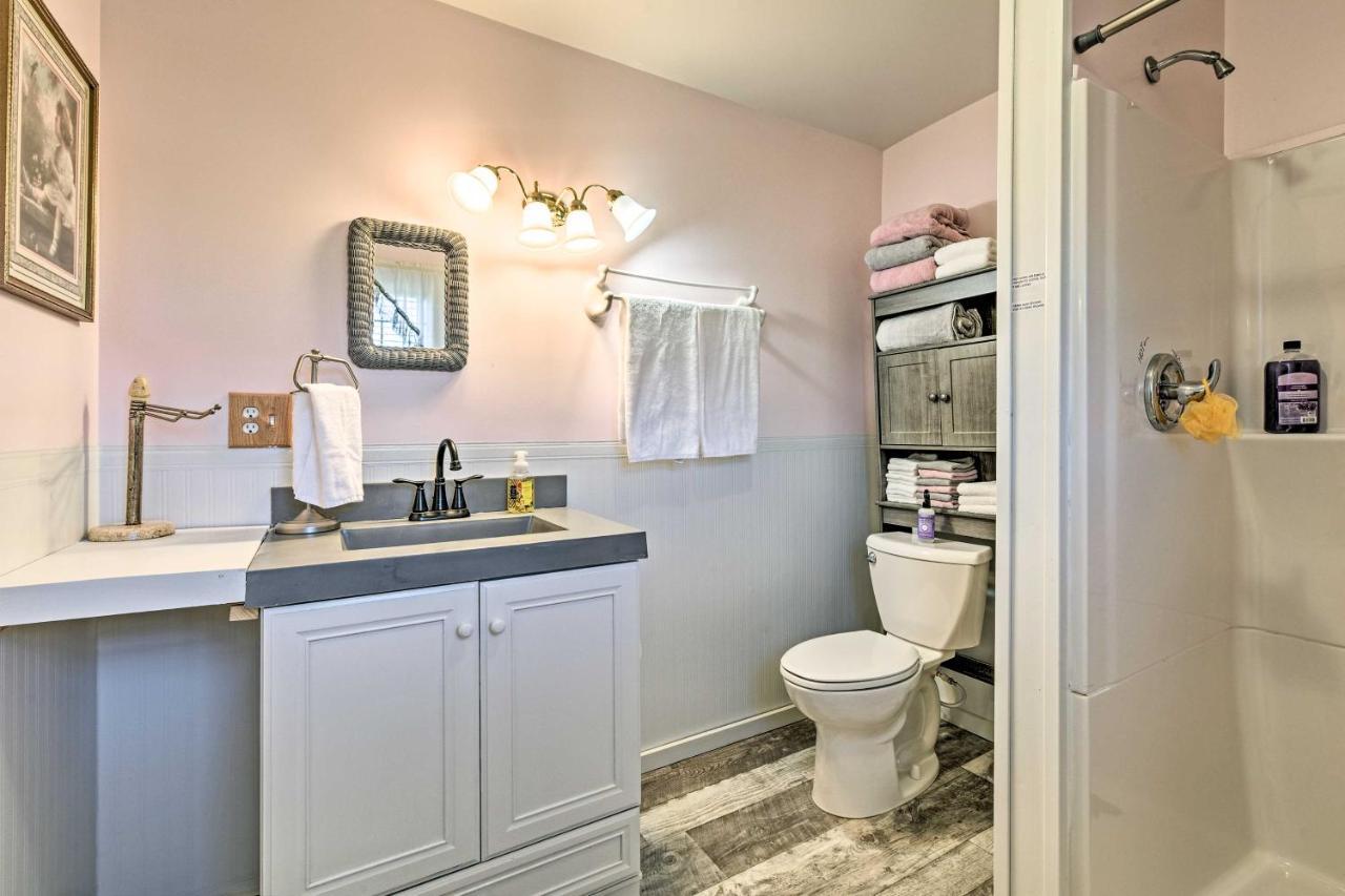 Honey House Cabin - A Quiet Countryside Retreat! Nappanee Εξωτερικό φωτογραφία