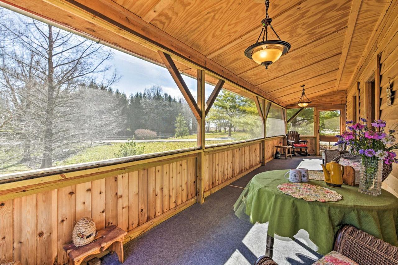 Honey House Cabin - A Quiet Countryside Retreat! Nappanee Εξωτερικό φωτογραφία