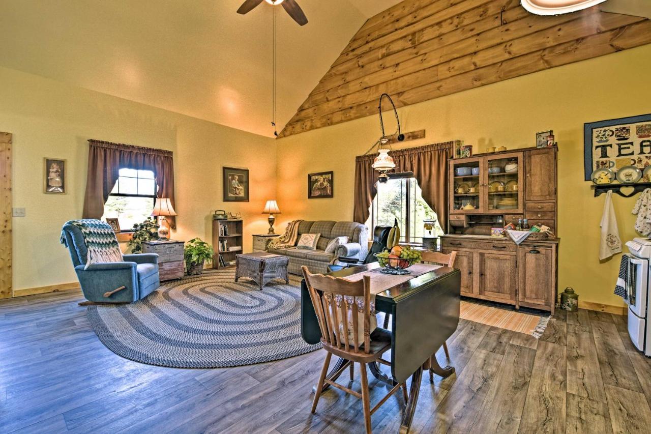 Honey House Cabin - A Quiet Countryside Retreat! Nappanee Εξωτερικό φωτογραφία