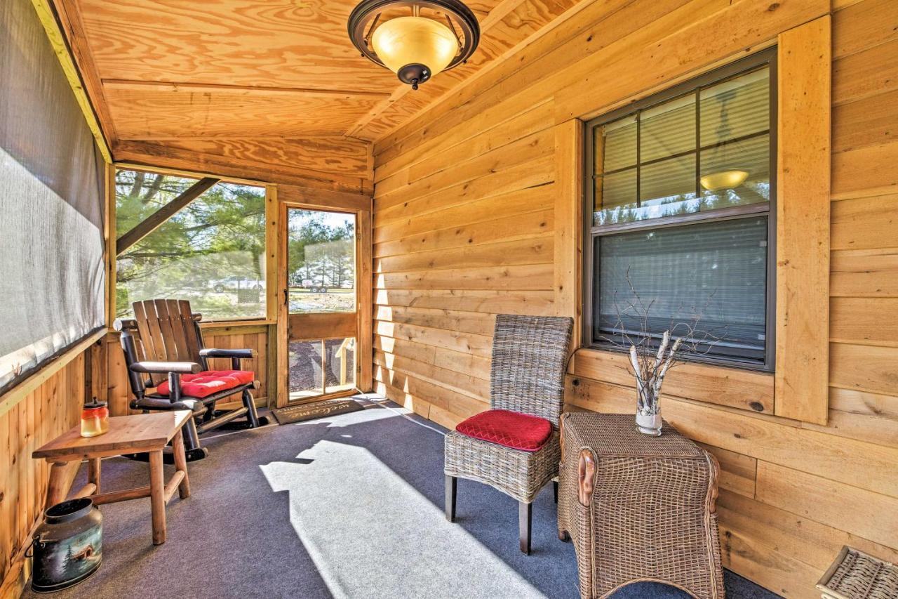 Honey House Cabin - A Quiet Countryside Retreat! Nappanee Εξωτερικό φωτογραφία
